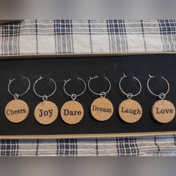 6 piece wine charm set NWOT - Picture 3 of 4